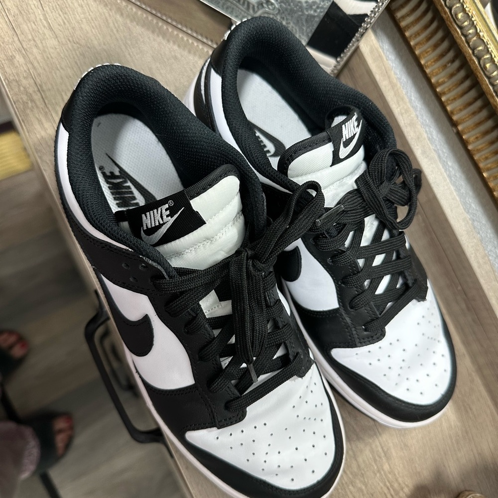 Nike Black and White Women's Sneakers